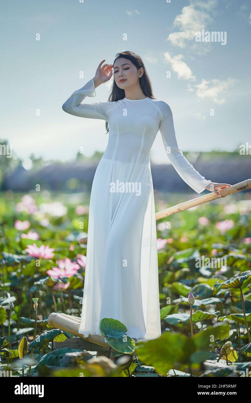 Ho Chi Minh City, Vietnam: Portrait women in white ao dai Vietnam, The Ao  dai ( long-dress Vietnamese) is traditional costume of Vietnamese woman  Stock Photo - Alamy