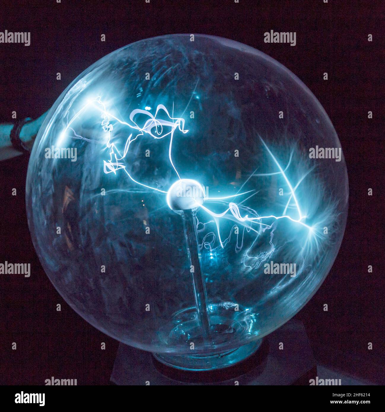 Electricity in a plasma ball as high voltage lightning Stock Photo Alamy