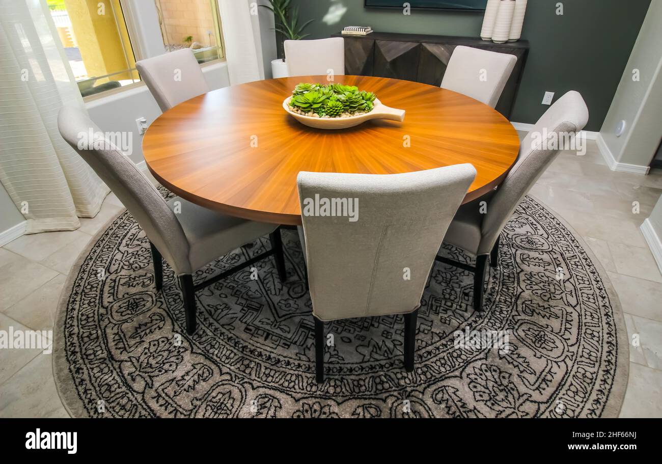 Round dining table with high back chairs online