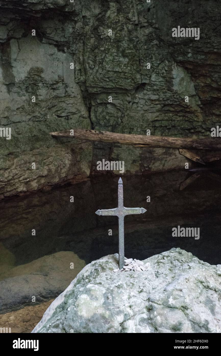 Sinkhole exploration hires stock photography and images Alamy