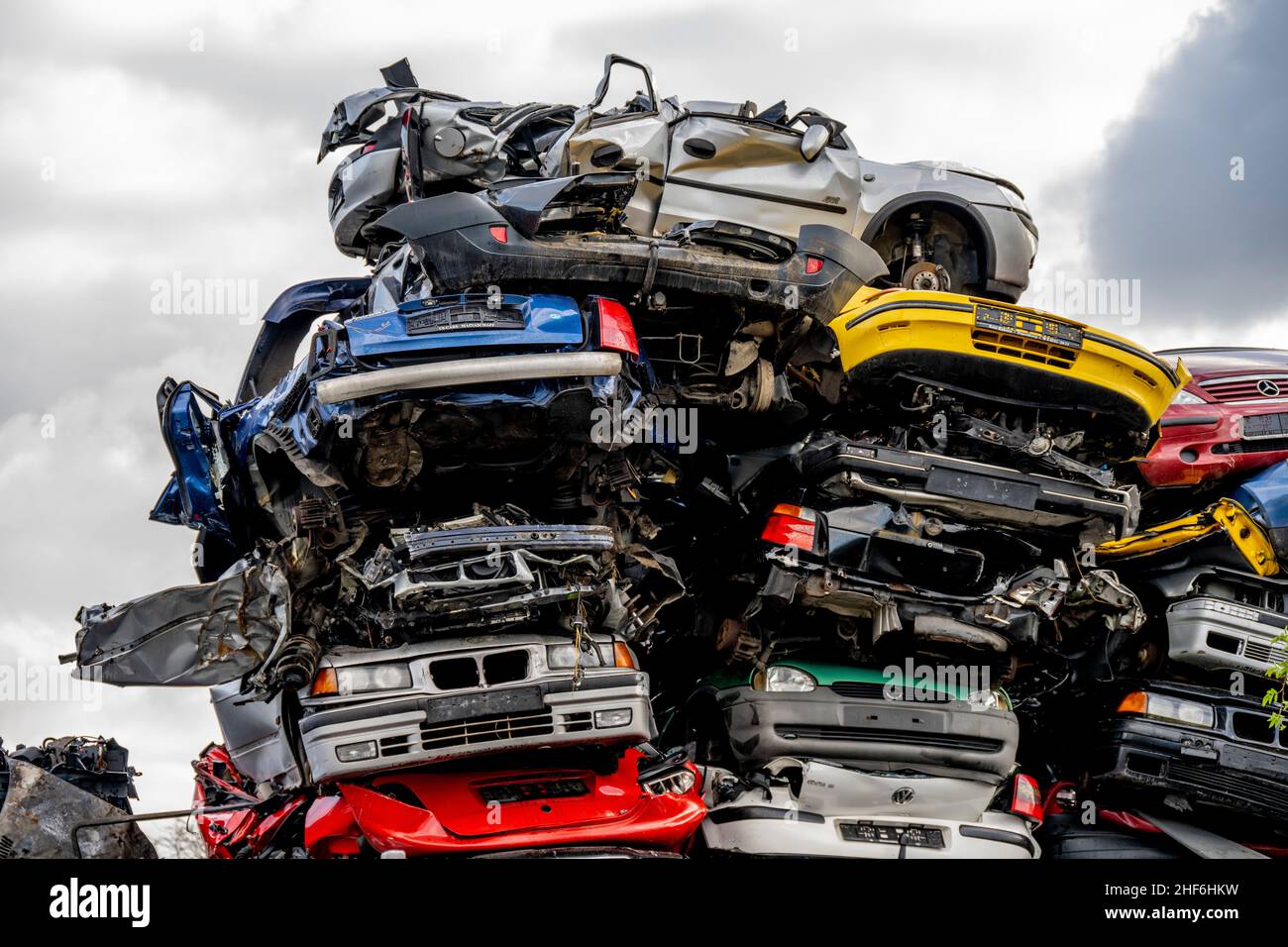 Junkyard, junk cars, stacked Stock Photo Alamy