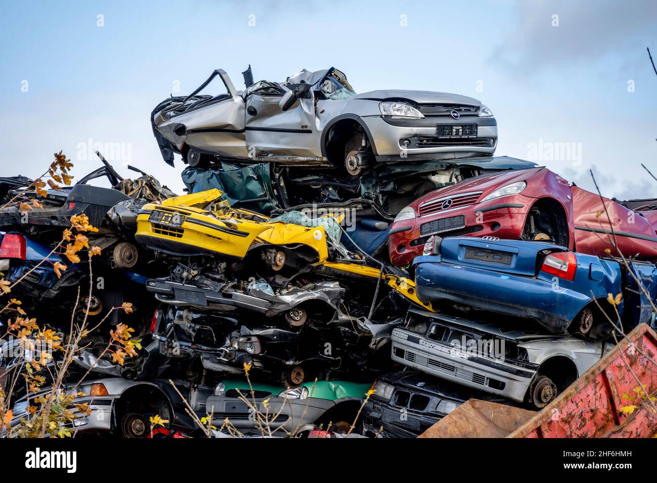 Junkyard, junk cars, stacked Stock Photo Alamy