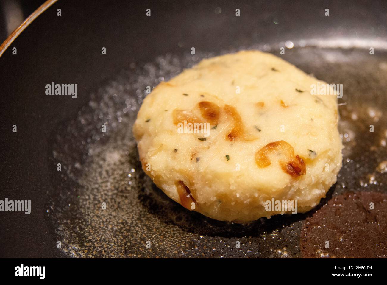 Pancake maker hi-res stock photography and images - Alamy