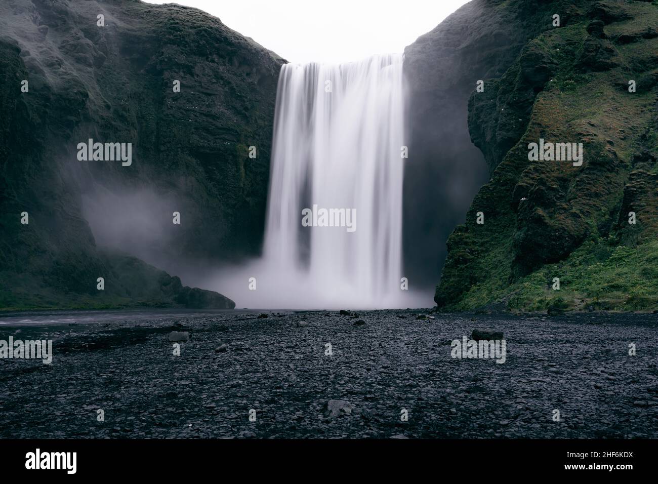 Tourist in skogafoss hi-res stock photography and images - Alamy