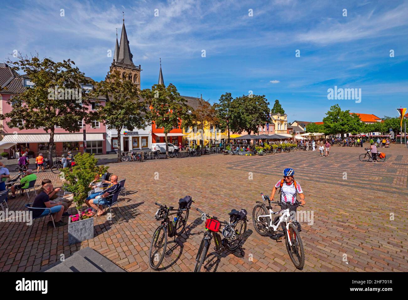 Markrplatz with St. Viktor Cathedral,  Xanten,  Lower Rhine,  North Rhine-Westphalia,  Germany Stock Photo