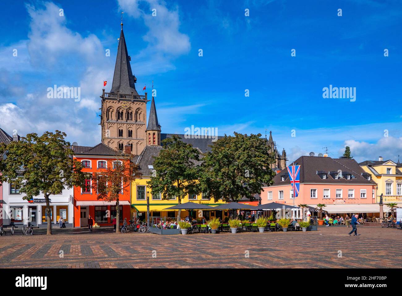 Market square and Xanten Cathedral,  Xanten,  Lower Rhine,  North Rhine-Westphalia,  Germany Stock Photo