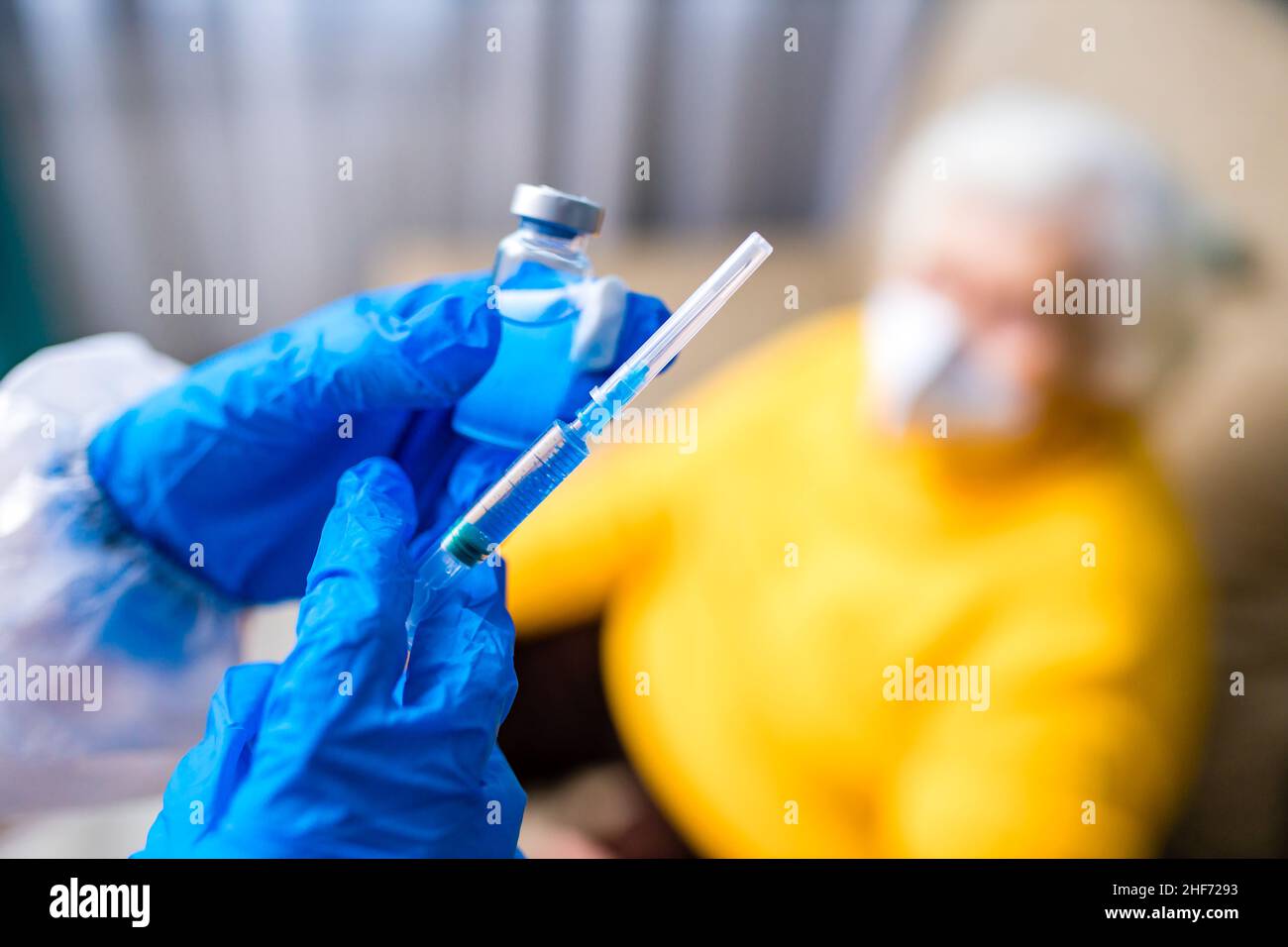 Doctor injection woman hi-res stock photography and images - Alamy