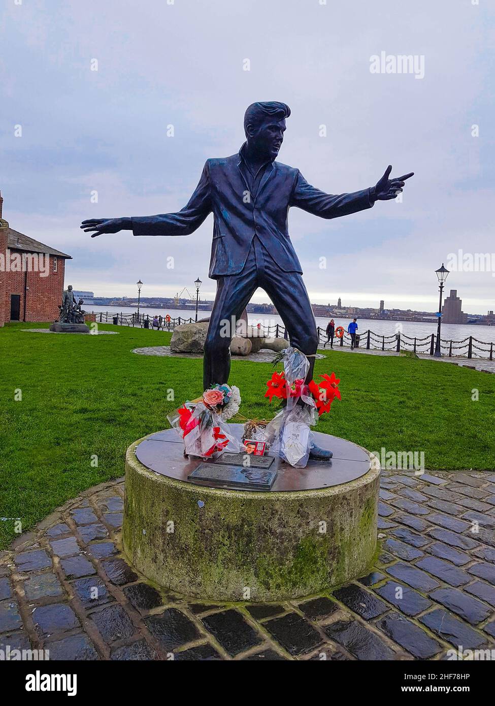 The Billy Fury sculpture can be seen overlooking the River Mersey, outside the Piermaster's House in the Albert Dock. Liverpool's answer to Elvis Pres Stock Photo