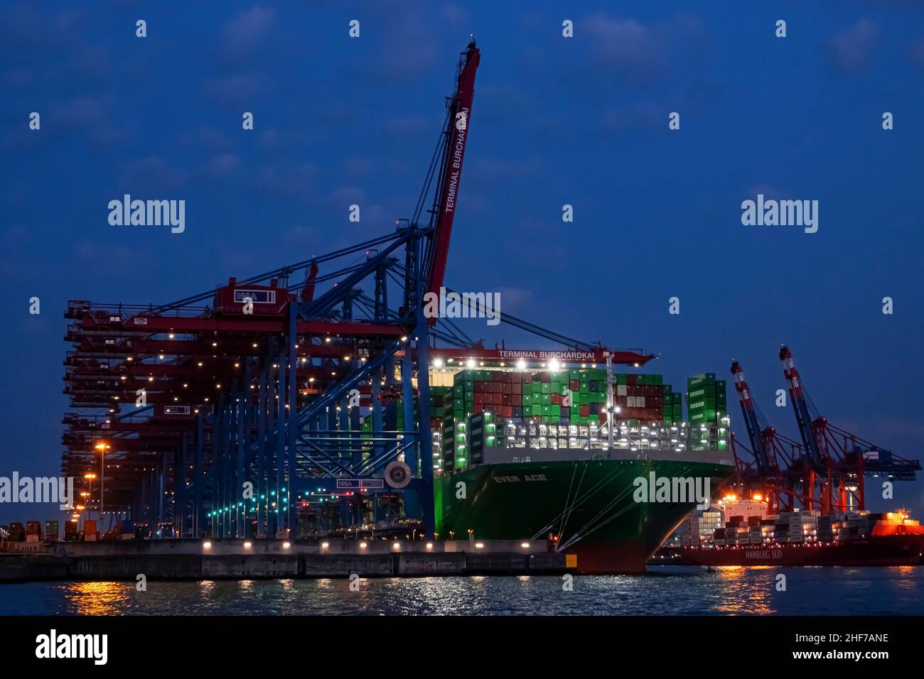 Burchardkai container terminal, Elbe, Port of Hamburg Stock Photo - Alamy