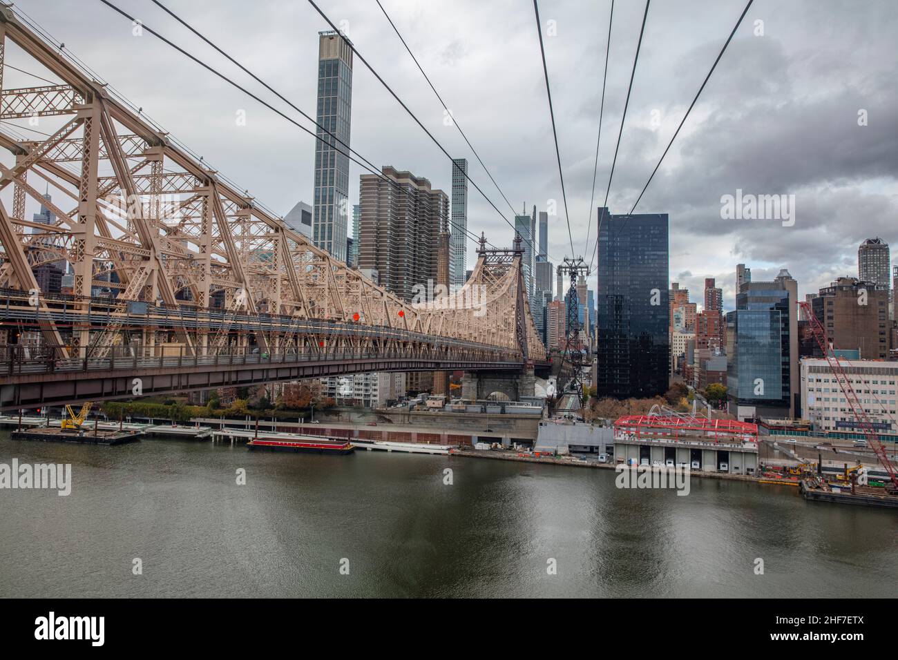 USA, New York City, Manhattan, Roosevelt Island, Queensboro Bridge