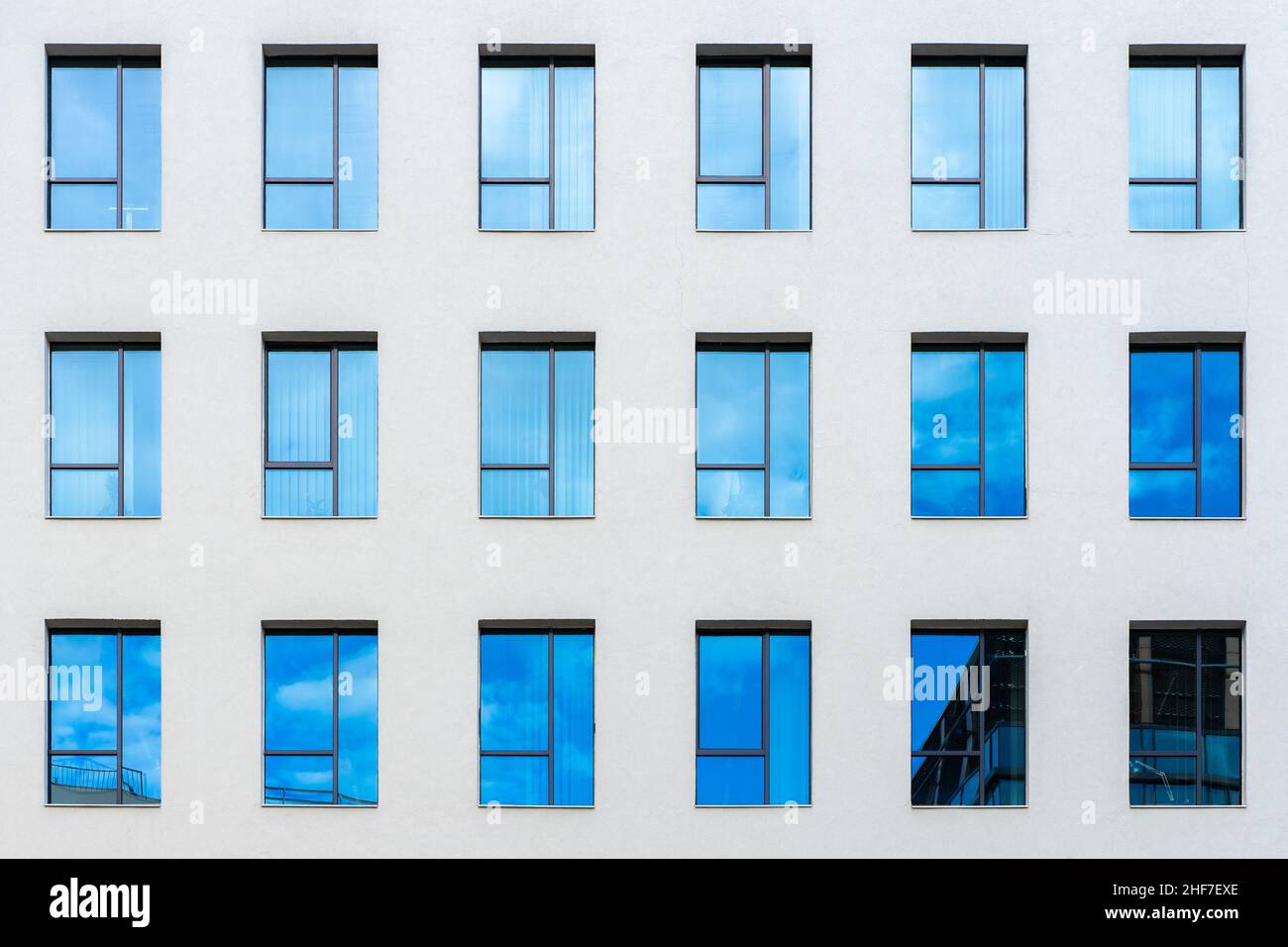 Office building windows texture hi-res stock photography and images - Alamy