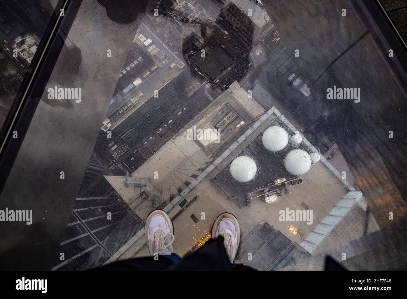 usa-new-york-city-manhattan-the-edge-glass-floor-observation-deck