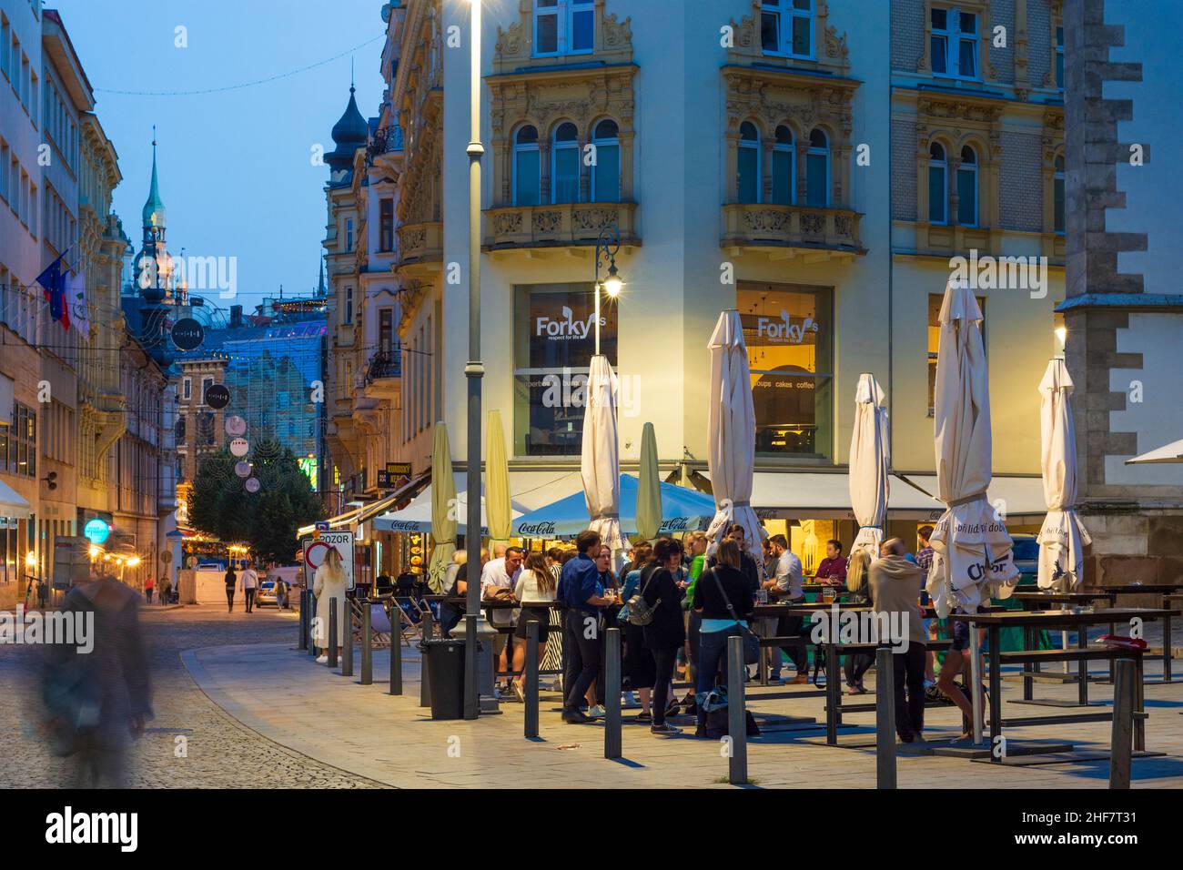 Brno (Brünn),  outdoor bar and restaurant at Jakubske namesti (Jacob's Square) in Jihomoravsky,  South Moravia,  Südmähren,  Czech Stock Photo