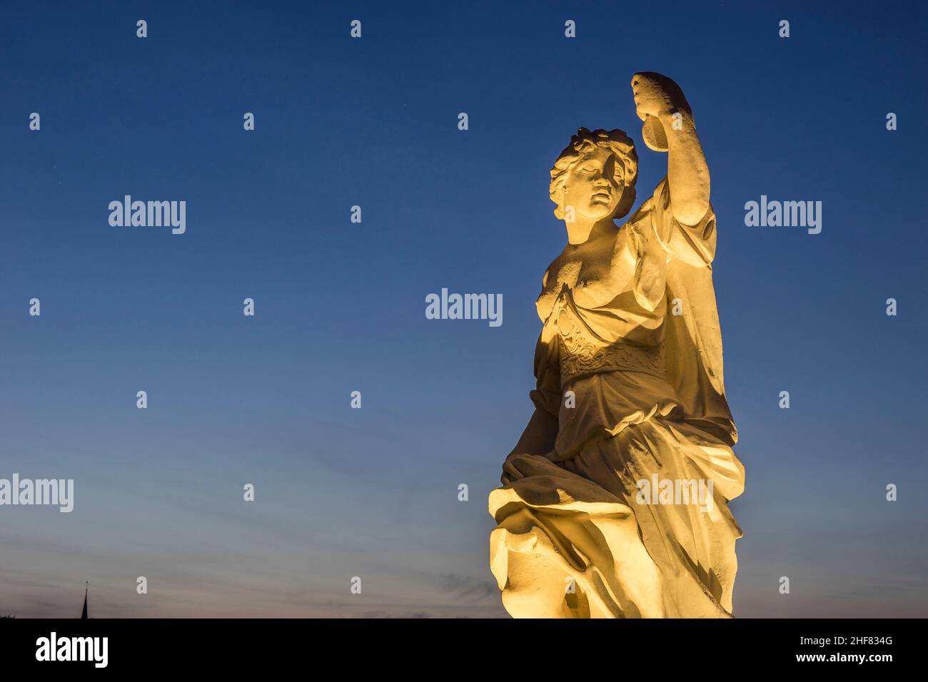 Germany,  Lower Saxony,  Hanover,  statue 'Klugheit / Melpomene' in the illuminated Herrenhausen Gardens in the evening Stock Photo