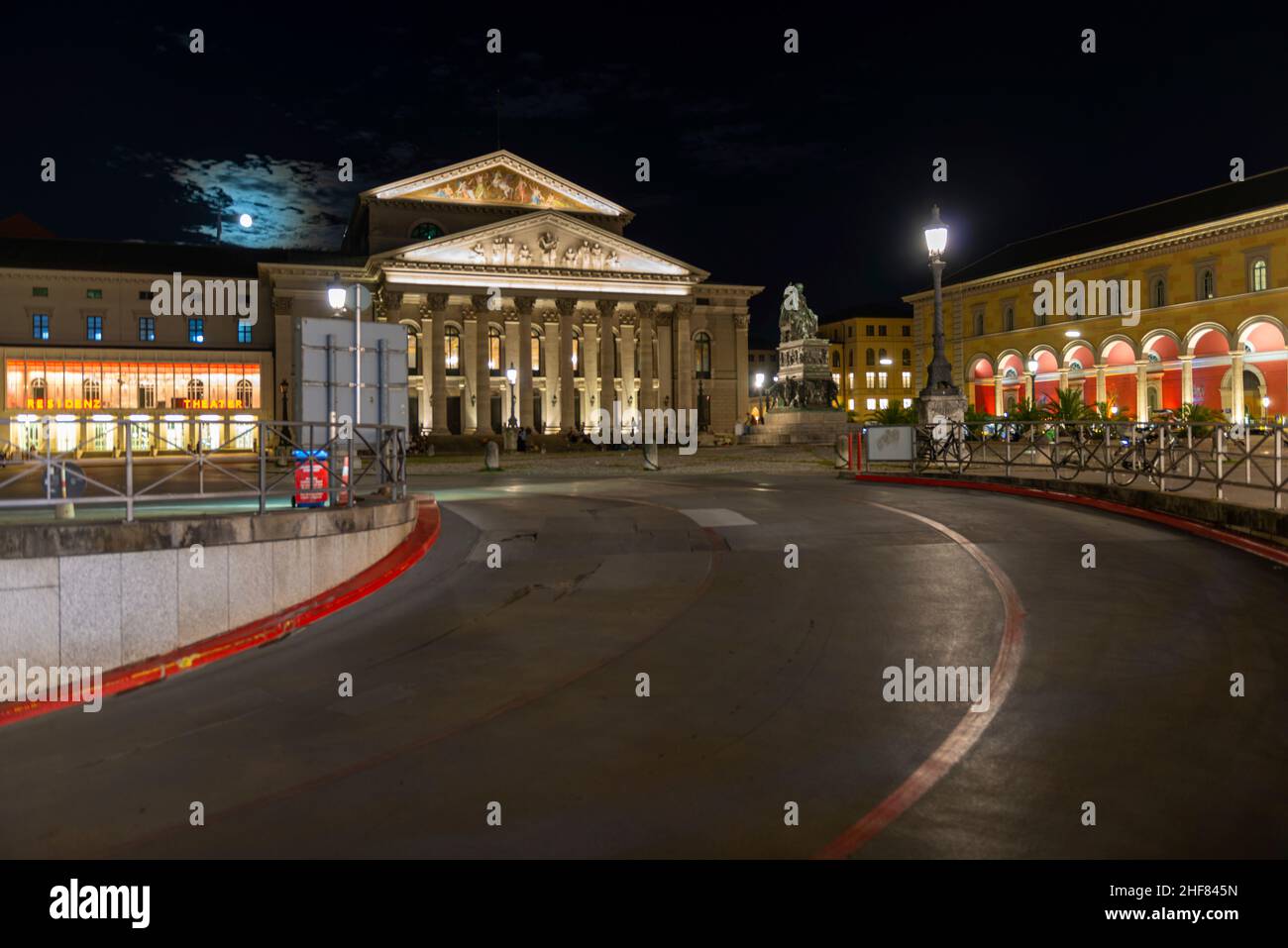 Max-Josef-Platz,  München,  Innenstadt,  nachts,  Sommer,  Maximilianstrasse,  Gebäude,  Oper Stock Photo