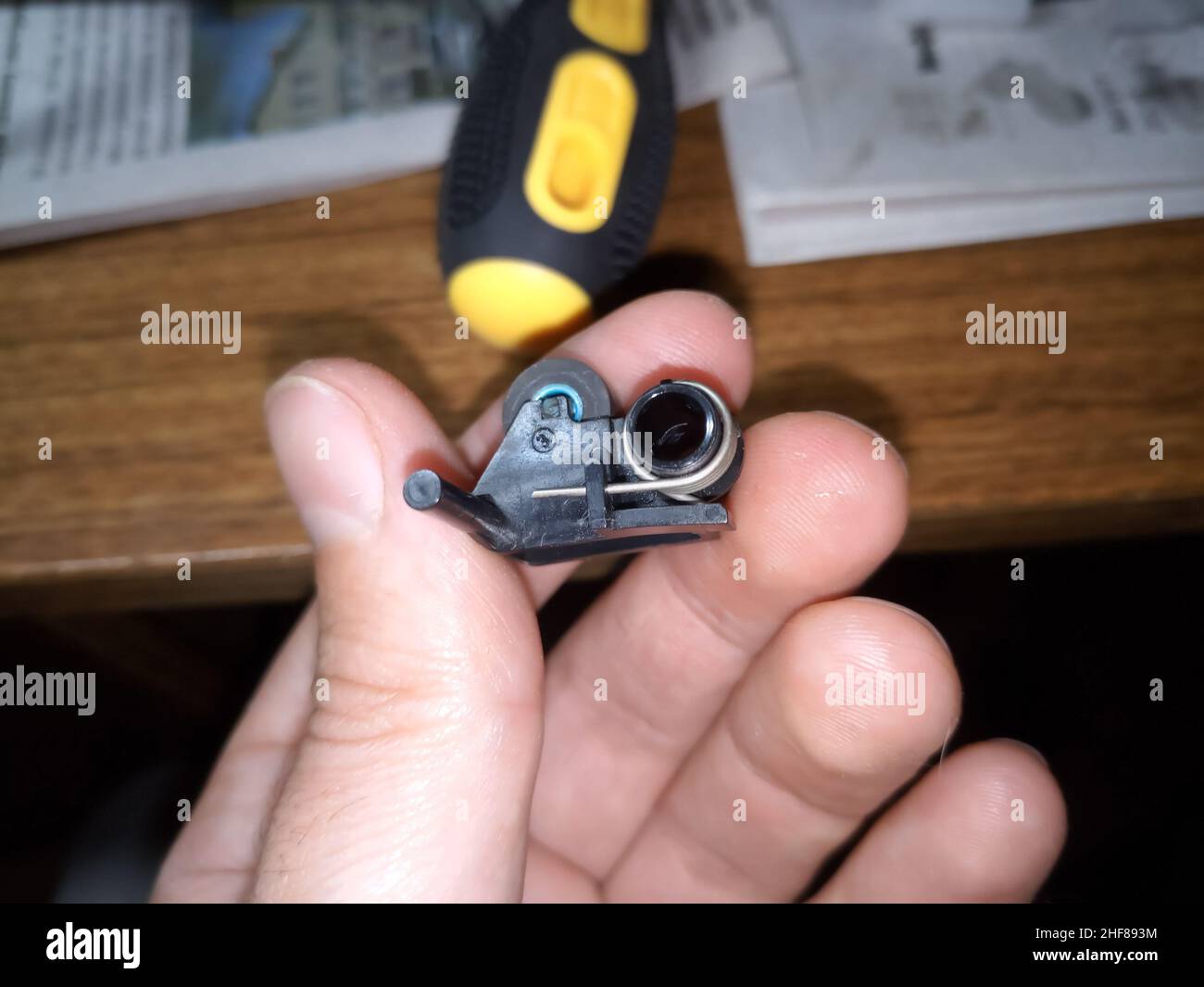 The pressure roller of the tape drive mechanism of the cassette deck