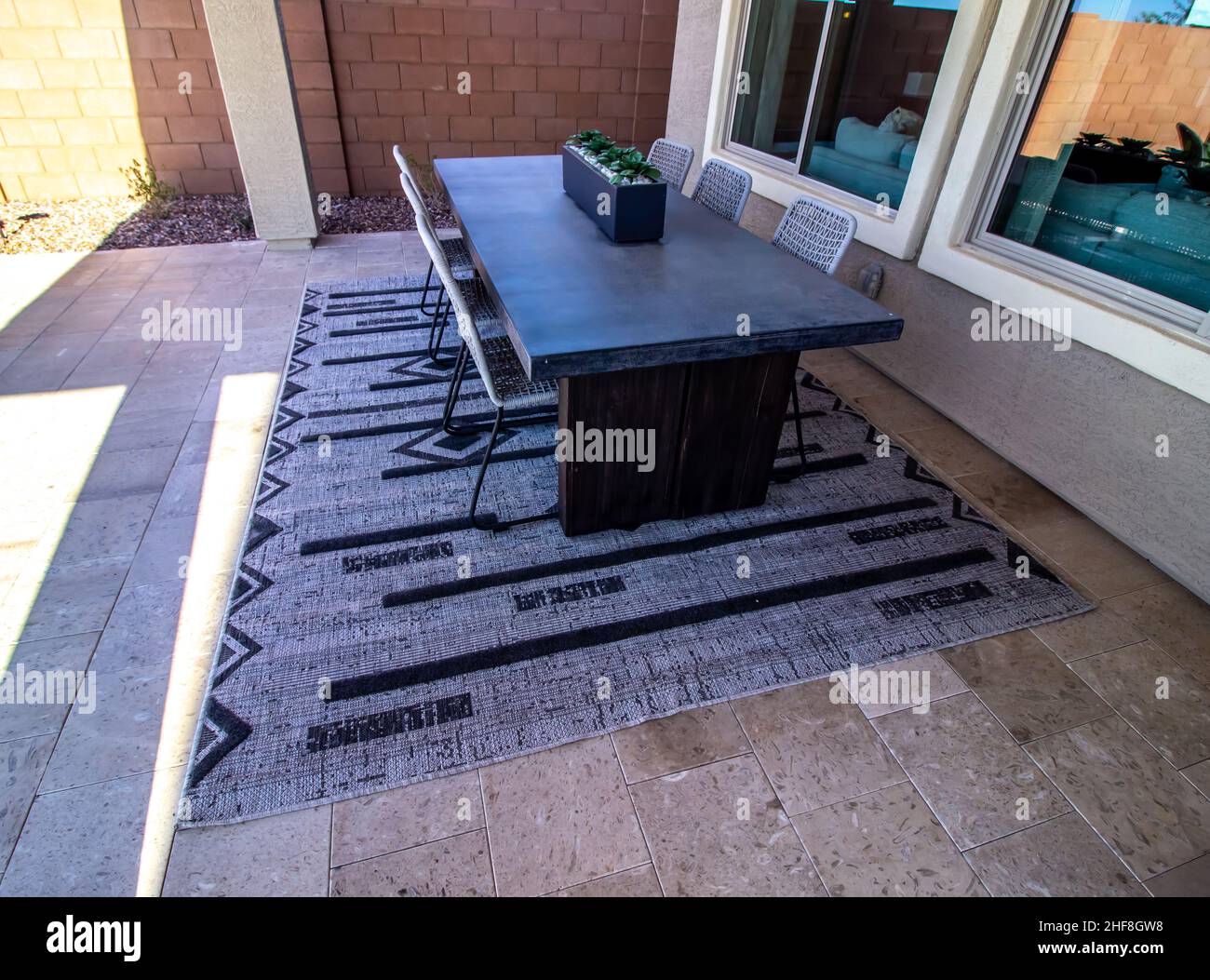 Rectangular centerpiece hi-res stock photography and images - Alamy