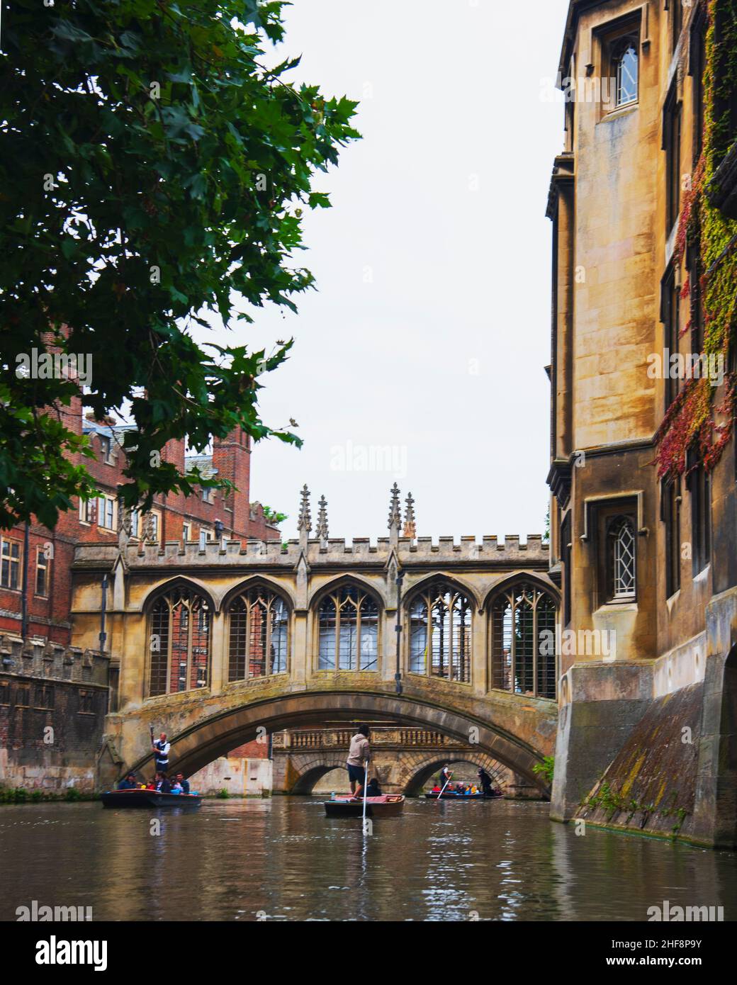 The Bridge of Sighs, St Johns College, Cambridge with a punt going beneath it. Taken from the River Cam. Stock Photo