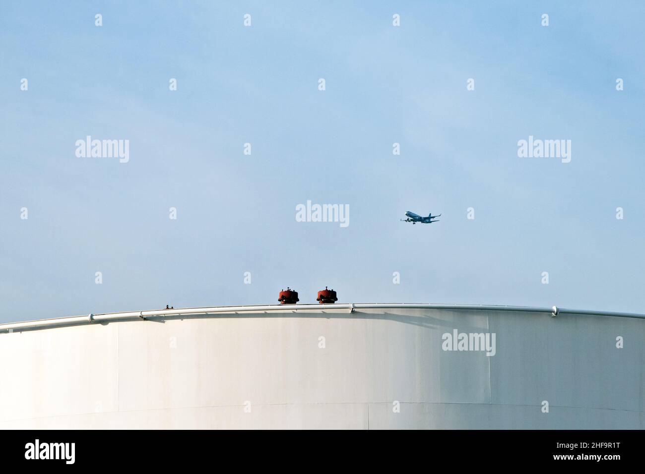 Aircraft diesel fuel tank hi-res stock photography and images - Alamy