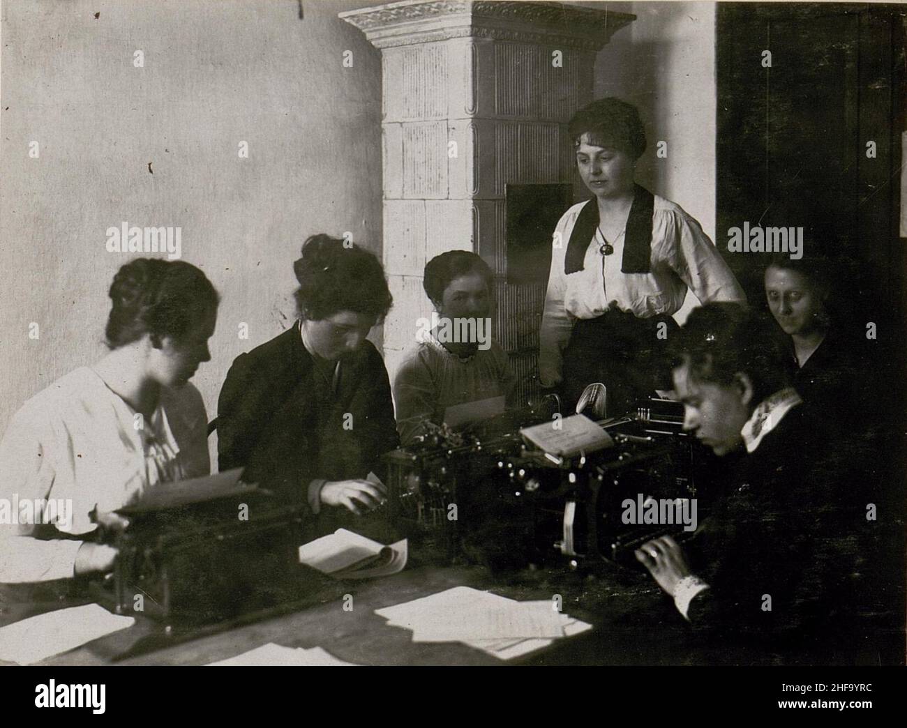 Schule zur Ausbildung milit.weibl.Hilfskräfte, Maschinenschreibschule Stock Photo