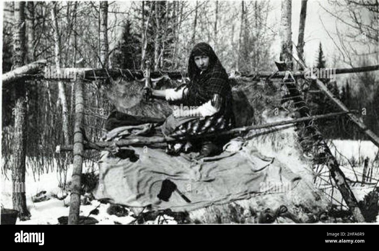 Scraping hide - Cree Metis - Montreal Lake, Sask c1900. Stock Photo