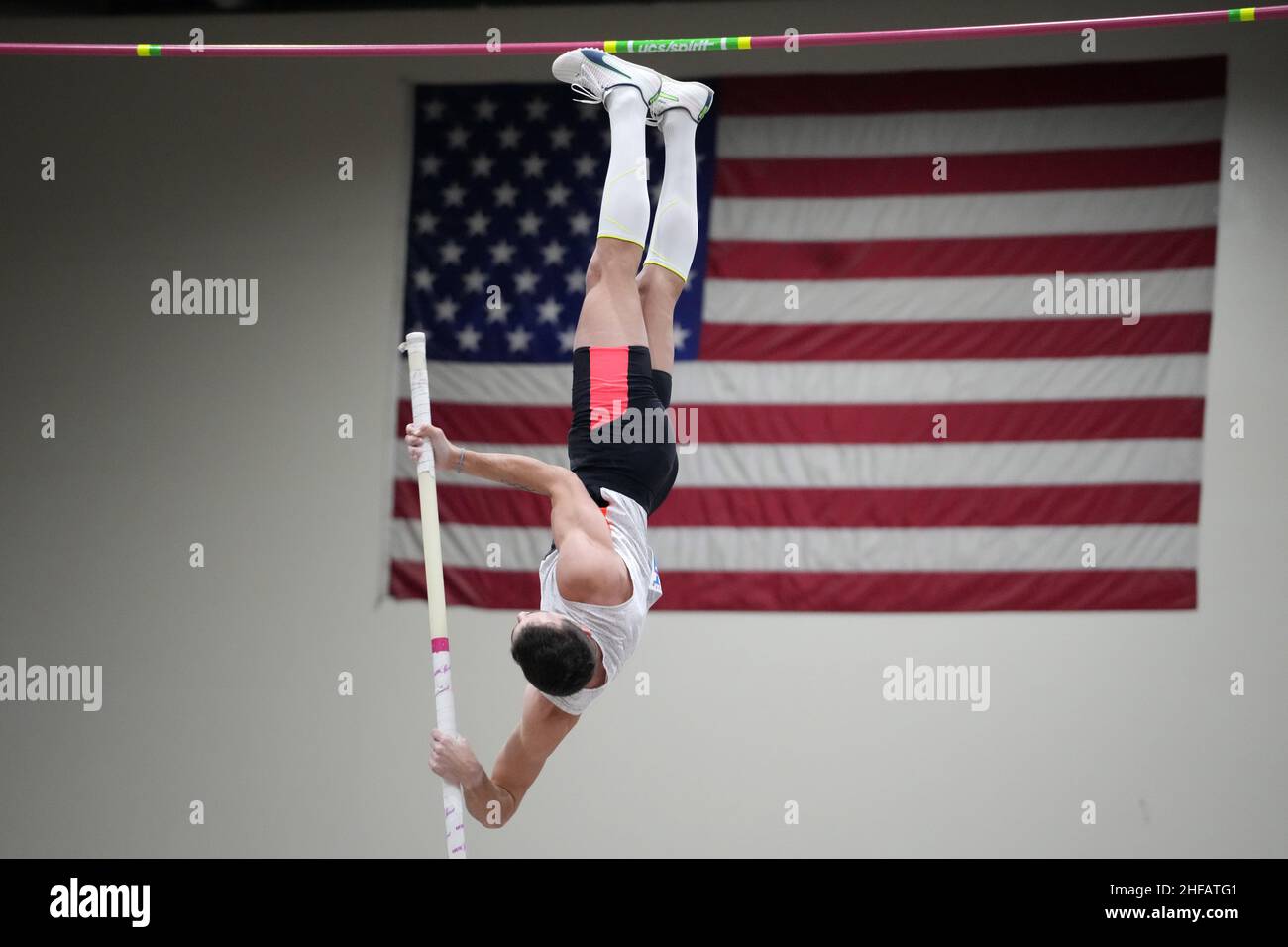 KC Lightfoot wins the elite men's competition at 194 3/4 (5.91m