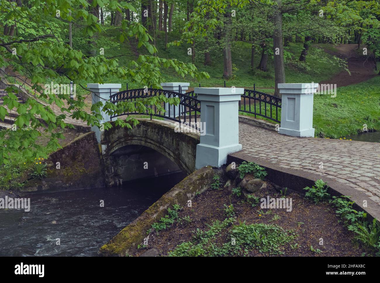 Stone path over small bridge hi-res stock photography and images - Alamy