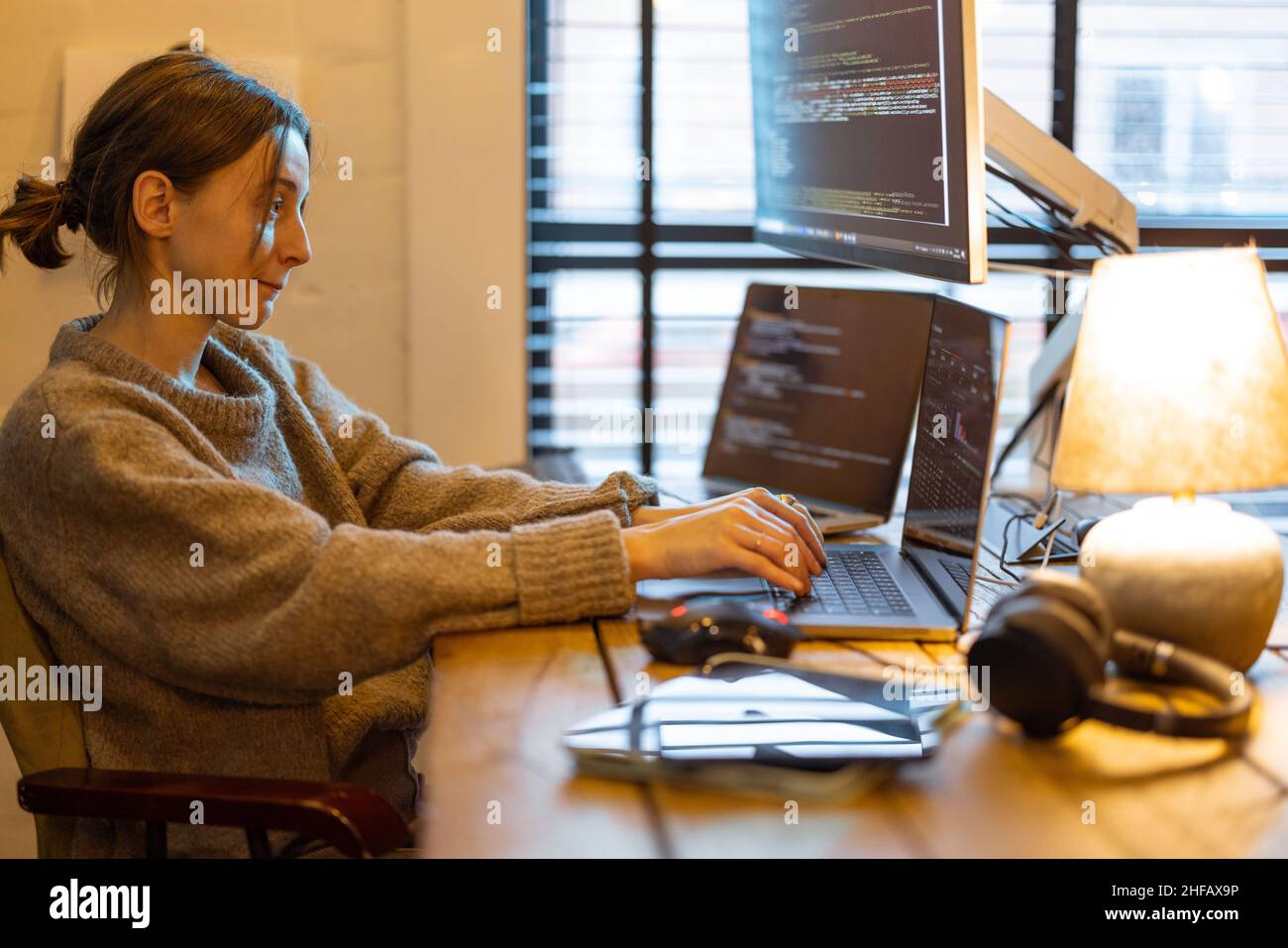 Young female programmer web hi-res stock photography and images - Alamy