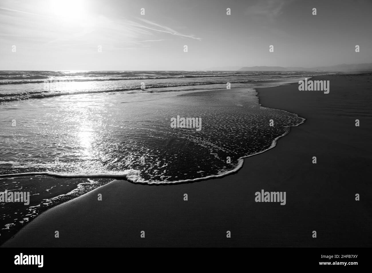 Black and white sea view hi-res stock photography and images - Alamy