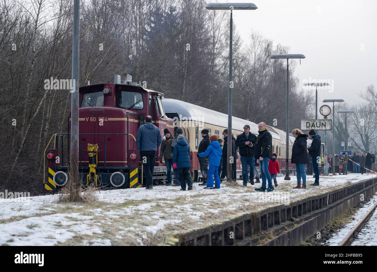 Daun, Germany. 15th Jan, 2022. Railroad fans stand in Daun station as the Rheingold train with two shunting locomotives takes a break. Deutsche Bahn (DB) makes it possible to transfer the vehicles stranded during the flood around Gerolstein from Gerolstein to Kaisersesch. Credit: Harald Tittel/dpa/Alamy Live News Stock Photo