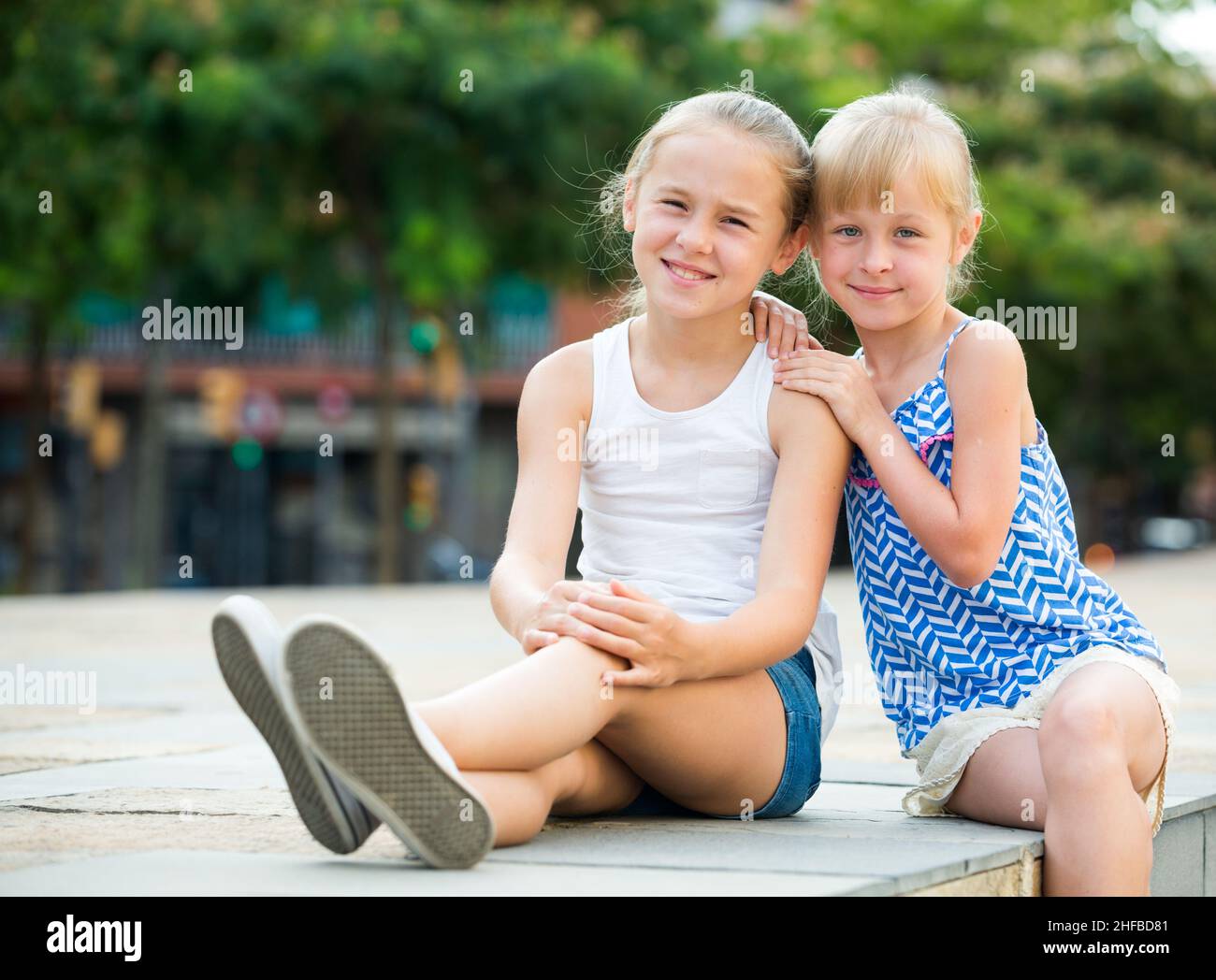 Two smiling little girls embracing Stock Photo - Alamy