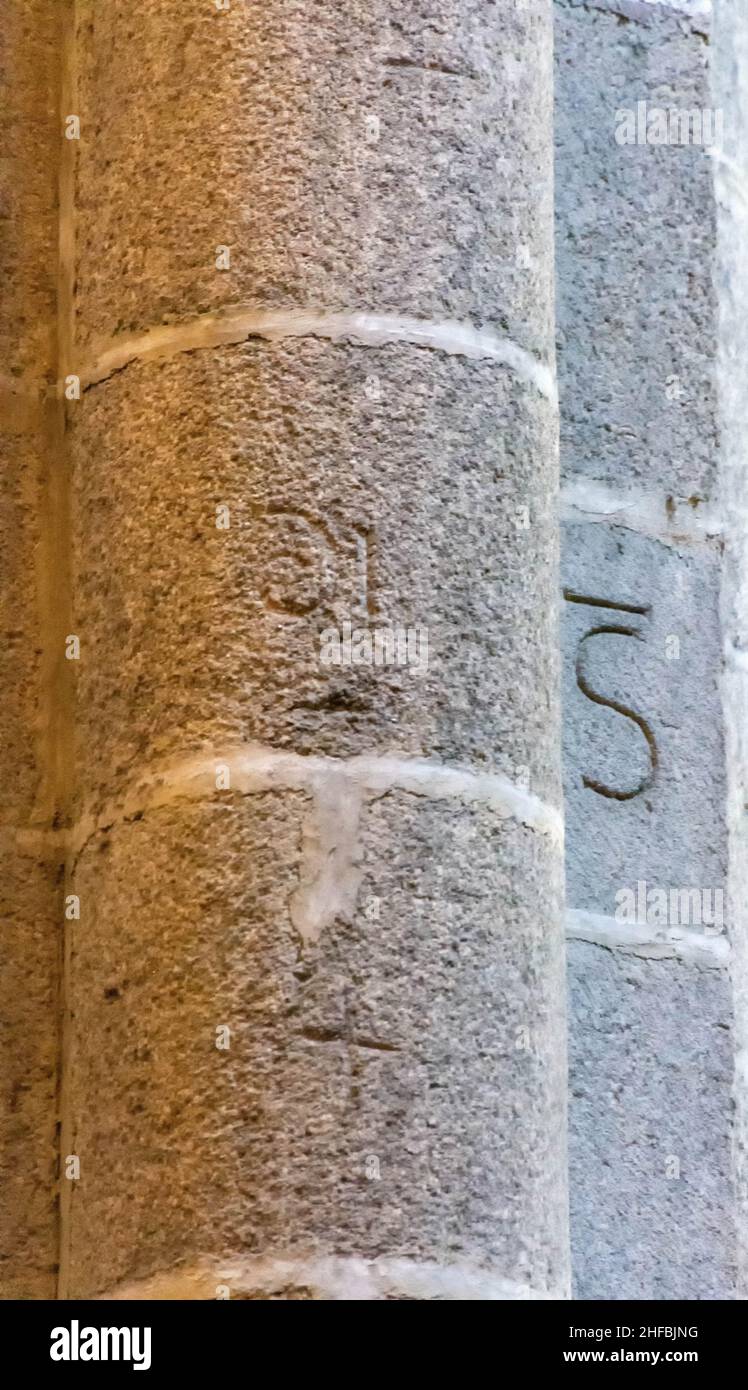 Marcas en piedras de canteria en la Catedral de Santiago de Compostela Stock Photo