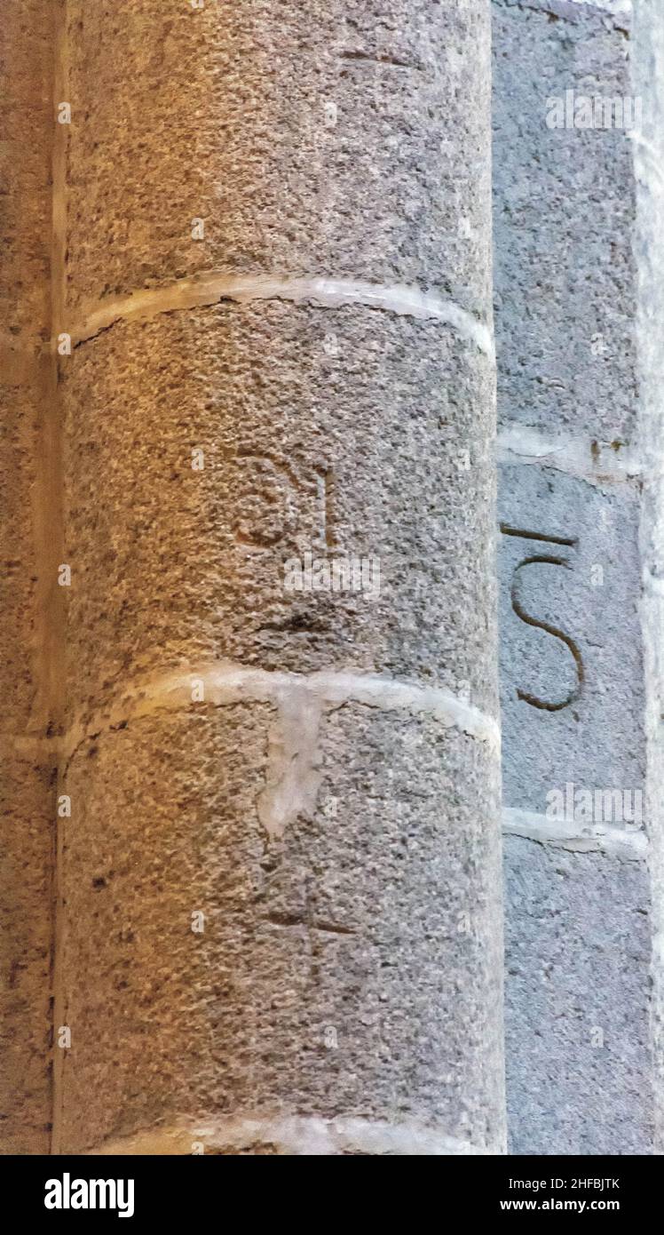 Marcas en piedras de canteria en la Catedral de Santiago de Compostela Stock Photo