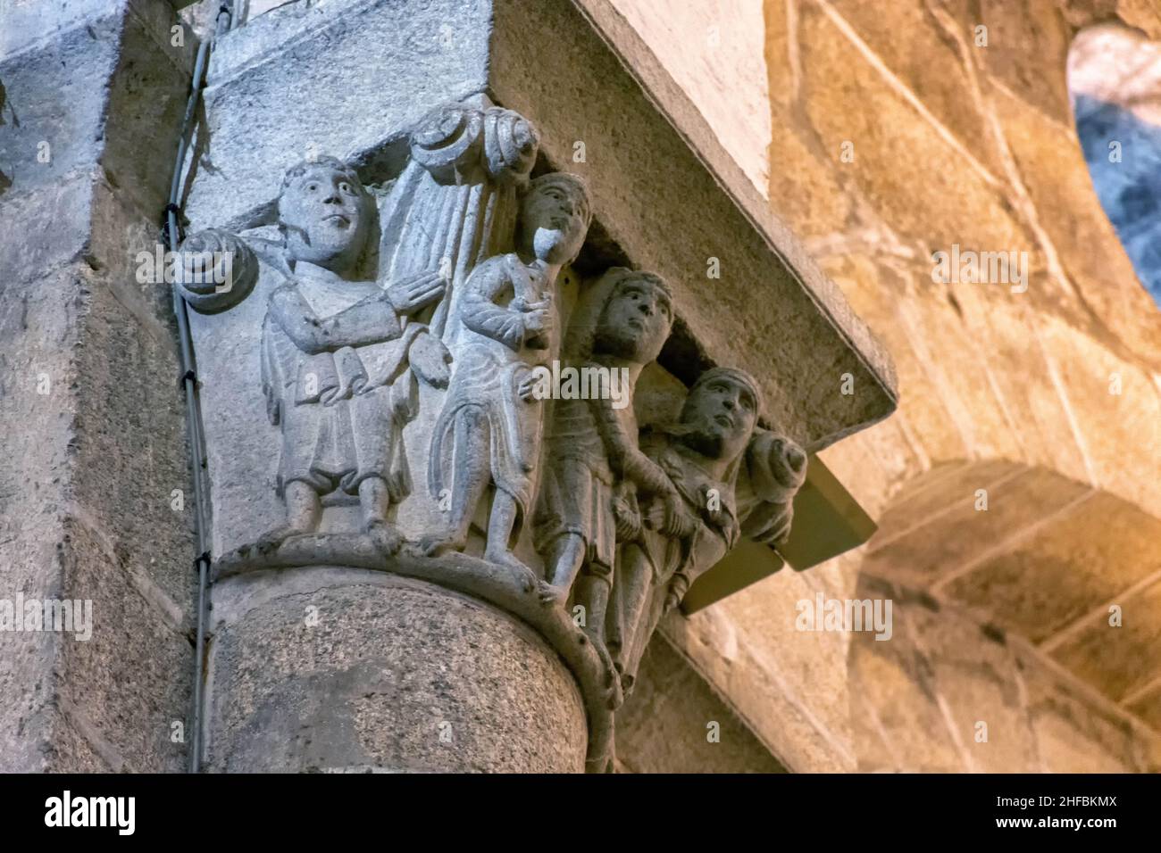 Capiteles con figuras en la Catedral de Santiago de Compostela Stock Photo