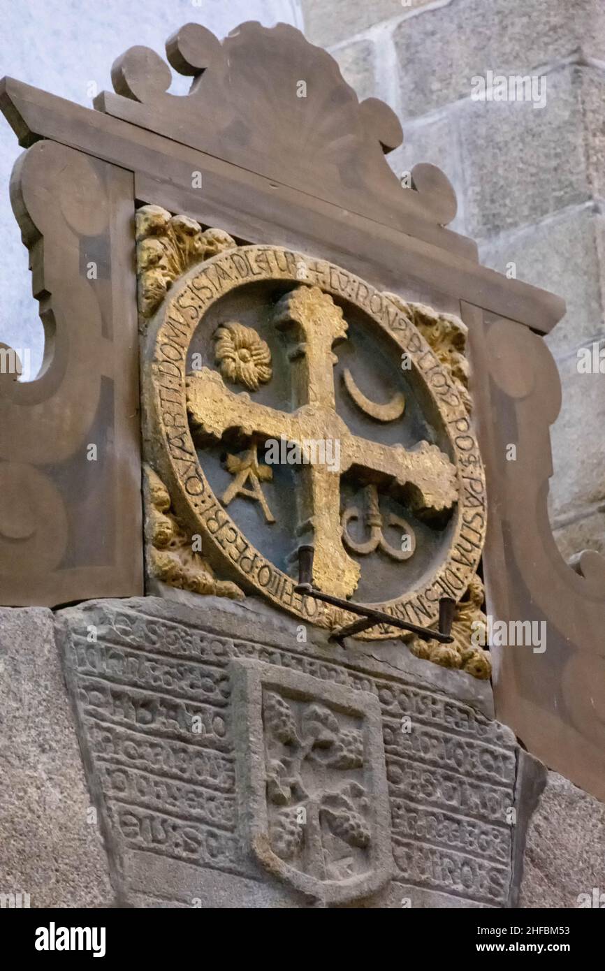 Cruces de consagración de la Catedral de Santiago de Compostela, siglo XIII, Galicia Stock Photo