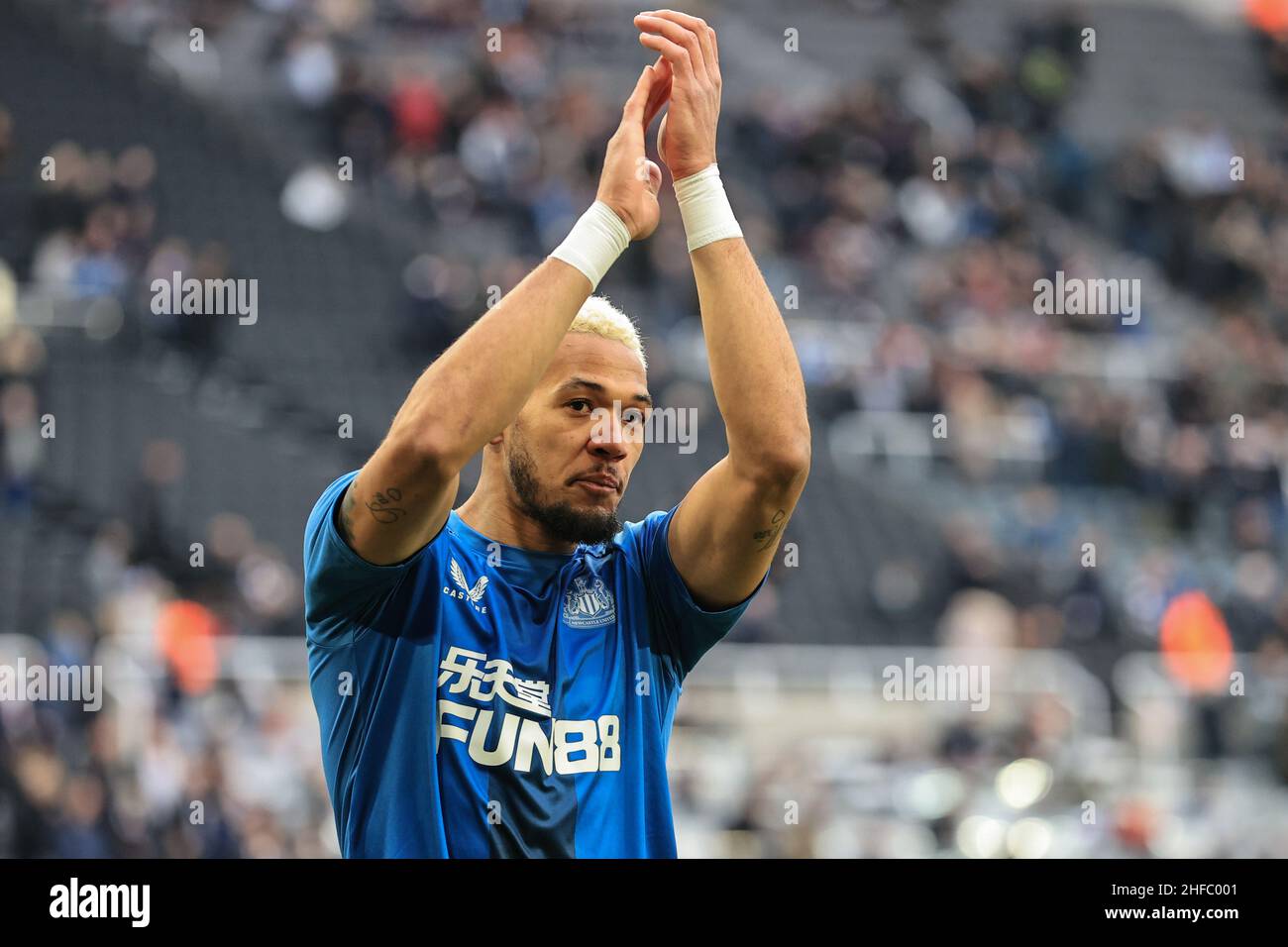 Joelinton #7 of Newcastle United applauds the fans Stock Photo - Alamy