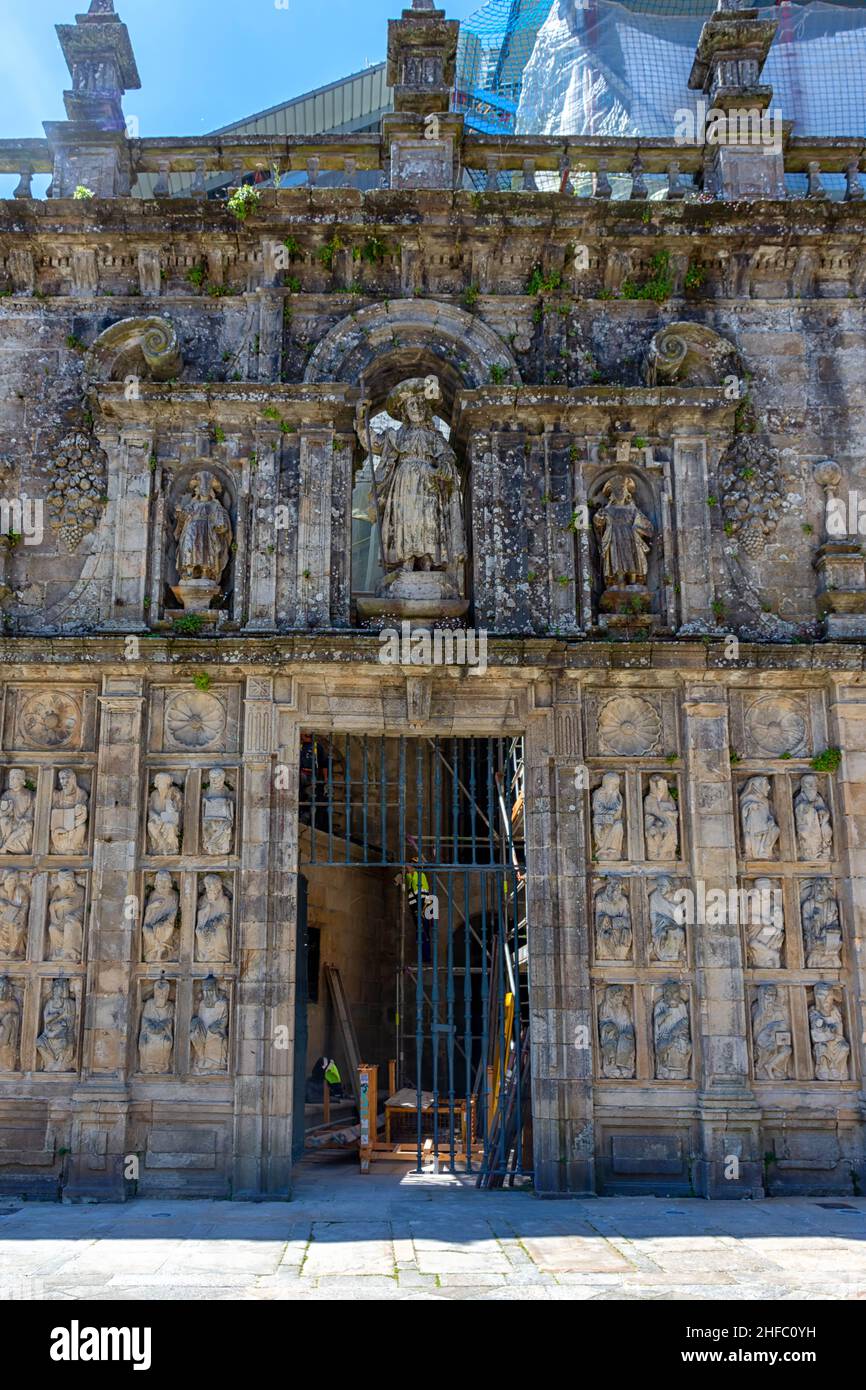 Puerta Santa de la Catedral de Santiago de Compostela en la plaza de Quintana, Galicia, España Stock Photo