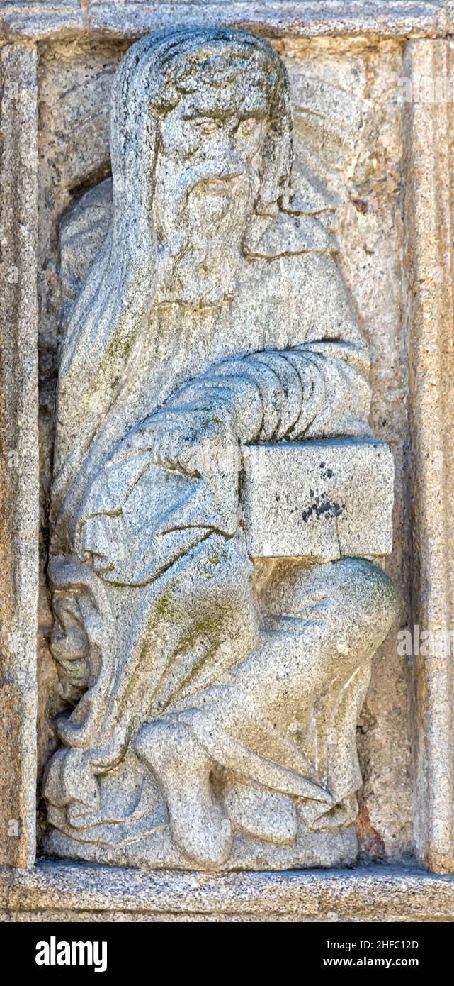 Estatua románica de Habacuc obra del Maestro Mateo en la puerta Santa de la Catedral de Santiago de Compostela en la plaza de Quintana, Galicia Stock Photo