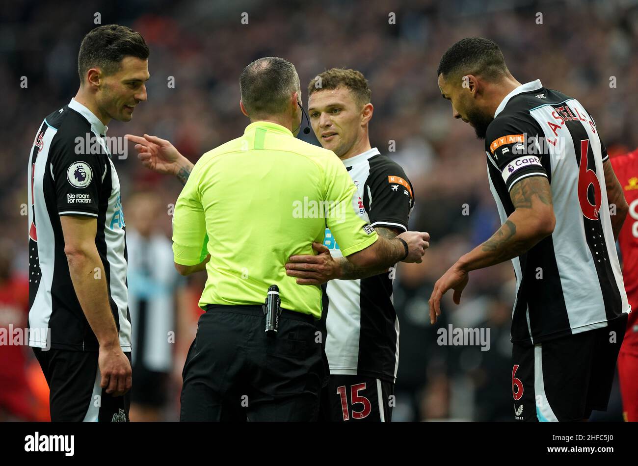 Newcastle United's Kieran Trippier (centre) speaks to referee Paul Tierney during the Premier League match at St James' Park, Newcastle upon Tyne. Picture date: Saturday January 15, 2022. Stock Photo