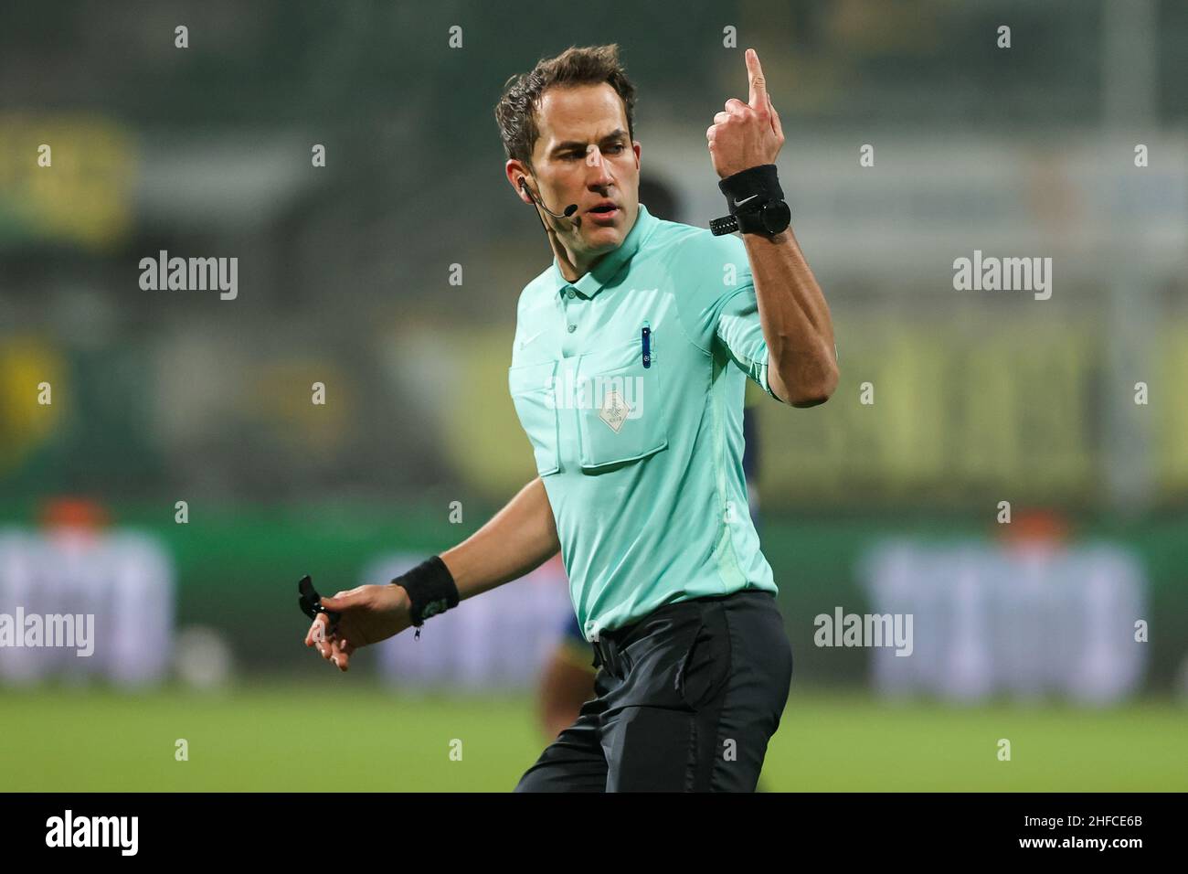 DEN HAAG, NETHERLANDS - JANUARY 15: Referee Martin Perez during the Dutch  Keukenkampioendivisie match between ADO Den Haag and TOP Oss at Cars Jeans  Stadion on January 15, 2022 in Den Haag,