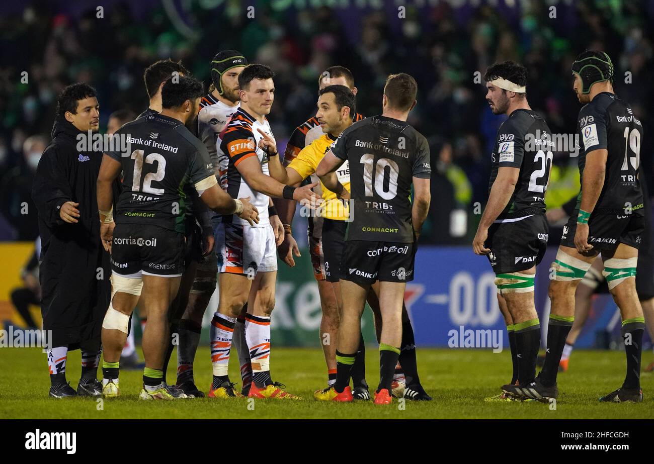 Referee Mathieu Raynal speaks to the players after the Heineken Champions Cup, Pool A match at The Sportsground in Galway, Ireland. Picture date: Saturday January 15, 2022. Stock Photo