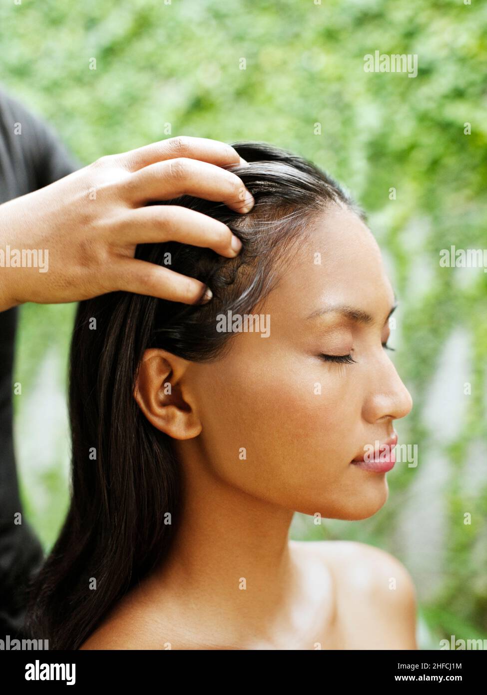 Woman receiving scalp massage at Rebab Spa, Kayumanis Gangsa, Bali, Indonesia Stock Photo Alamy