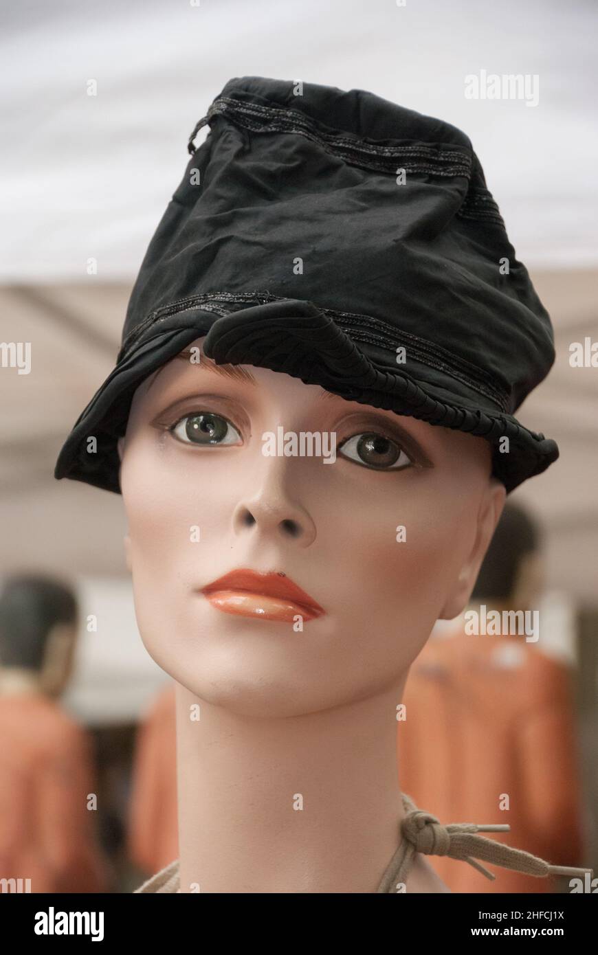Schaufensterpuppe Aus Schaumstoff, Weiß – Mit Halter, Für Perücken & Hüte