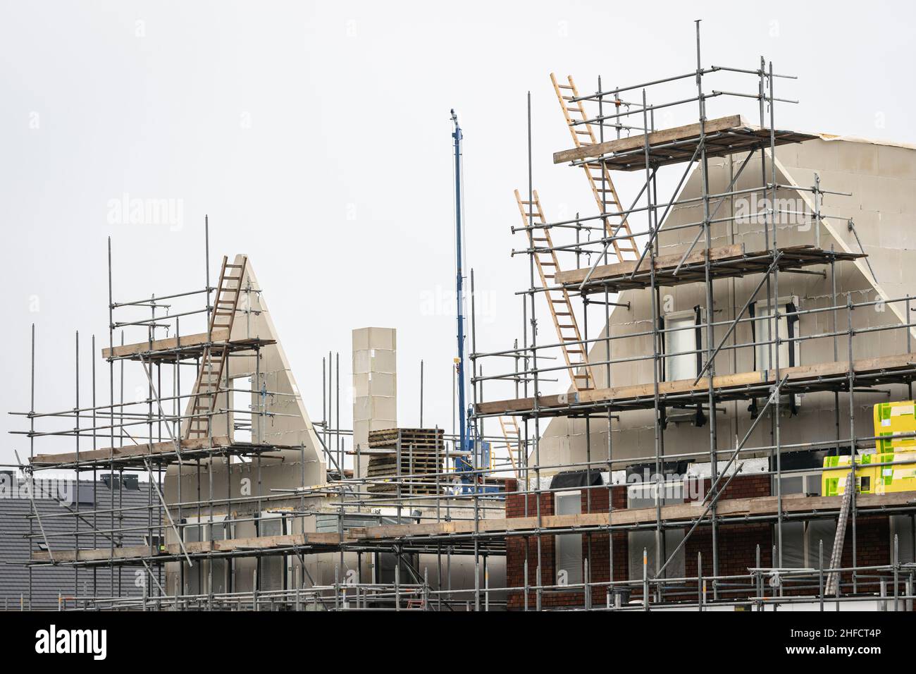 Scaffolding with ladders of houses under construction in new housing estate 'Triangel' in Waddinxveen, Holland Stock Photo