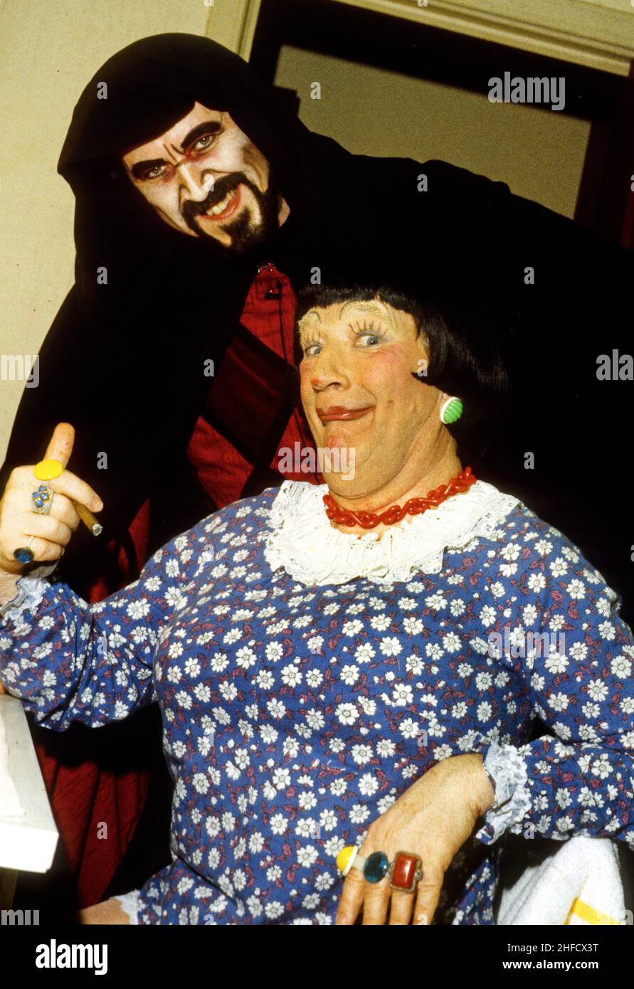 Welsh actor Wyn Calvin known affectionately as 'The Clown Prince of Wales' and 'The Welsh Prince of Laughter', in his dressing room as pantomime dame in Jack and the Beanstalk 1988 Stock Photo