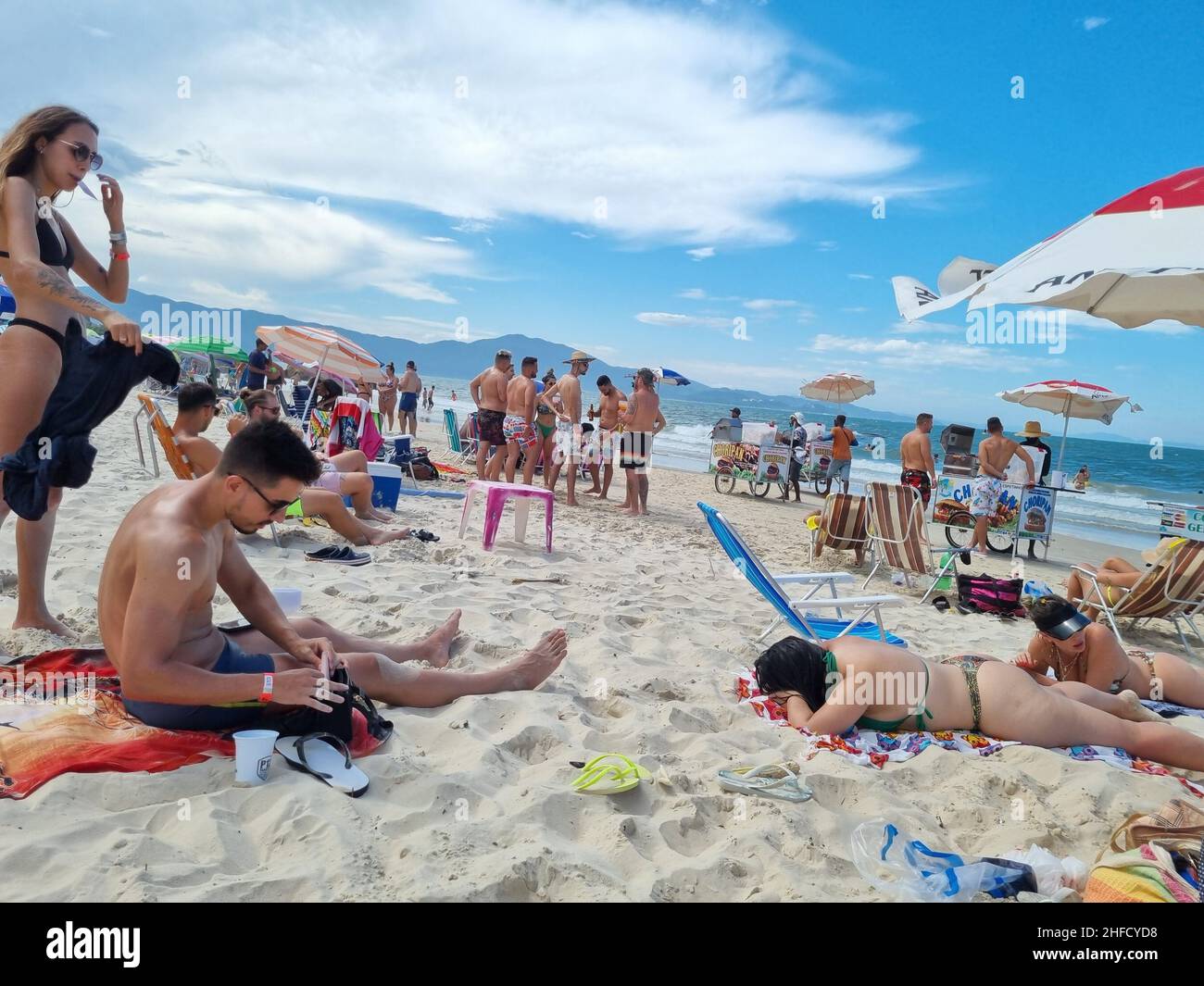 https://c8.alamy.com/comp/2HFCYD8/florianopolis-santa-catarina-brasil-15th-jan-2022-int-movement-of-bathers-on-jurere-internacional-beach-in-santa-catarina-january-15-2022-florianopolis-santa-catarina-brazil-a-sunny-day-takes-bathers-to-the-trendy-jurere-internacional-beach-in-the-city-of-florianopolis-in-santa-catarina-on-saturday-15-credit-image-leco-vianathenews2-via-zuma-press-wire-2HFCYD8.jpg