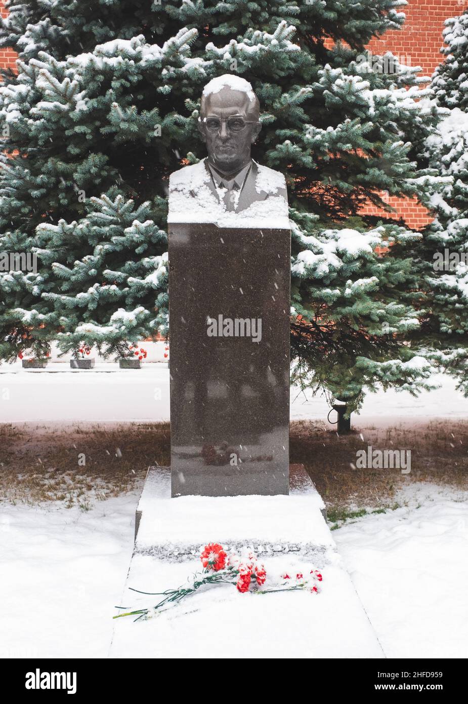 December 5, 2021, Moscow, Russia. Monument at the grave of General Secretary of the CPSU Central Committee Yuri Andropov in the necropolis near the Kr Stock Photo