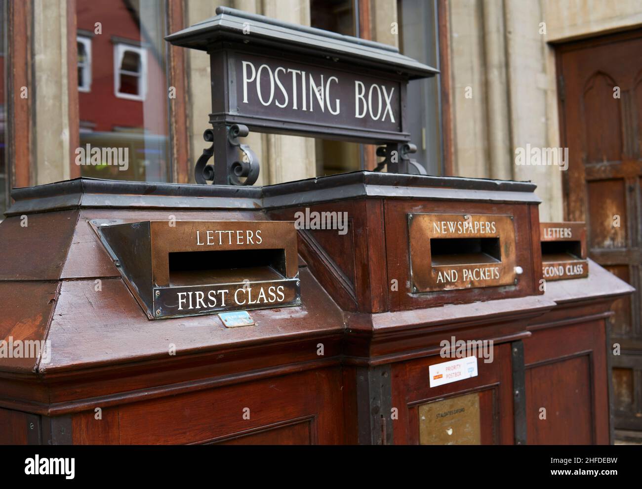 OXFORD, UK April 13, 2021 Vintage Royal Mail Post Box in Oxford Stock