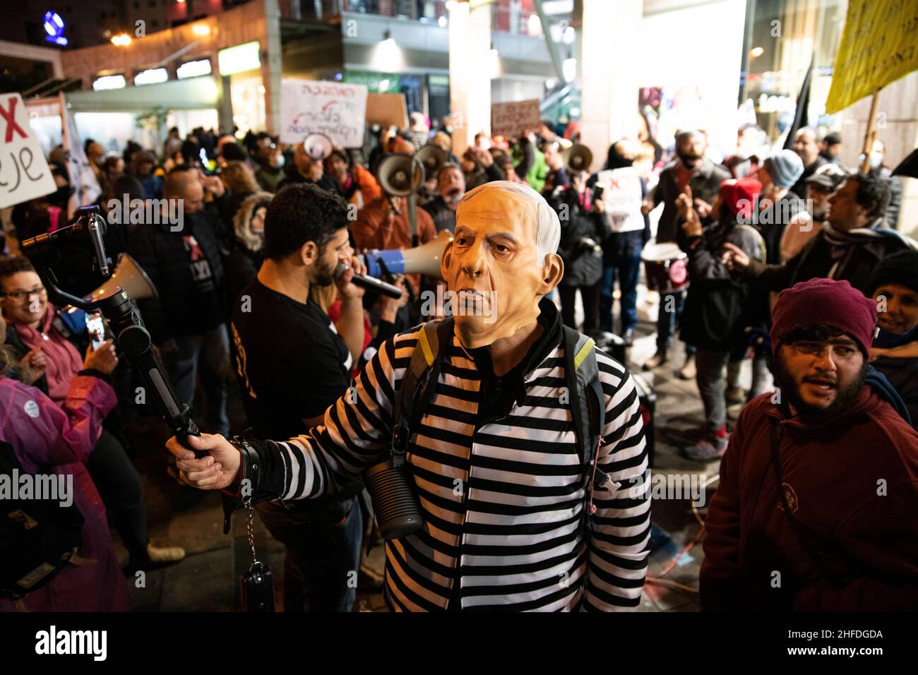 Hundreds of Israeli Anti-Netanyahu protestors demonstrate in Petah Tikva against an upcoming plea bargain deal in his trial case. Netanyahu stands on trial for fraud, bribe and breach of trust in three different cases. 16th Jan 2022.(Matan Golan/Alamy Live News) Stock Photo