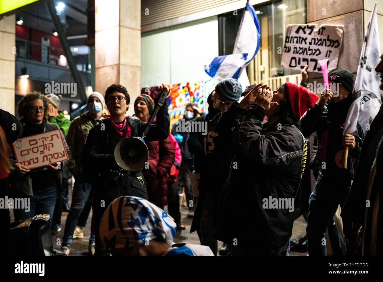 Hundreds of Israeli Anti-Netanyahu protestors demonstrate in Petah Tikva against an upcoming plea bargain deal in his trial case. Netanyahu stands on trial for fraud, bribe and breach of trust in three different cases. 16th Jan 2022.(Matan Golan/Alamy Live News) Stock Photo
